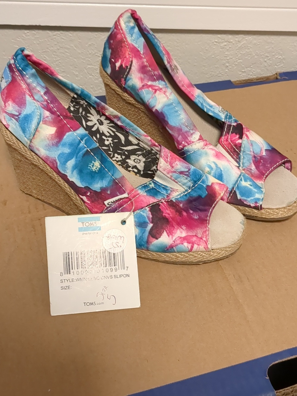 NWT TOMS women's wedges
